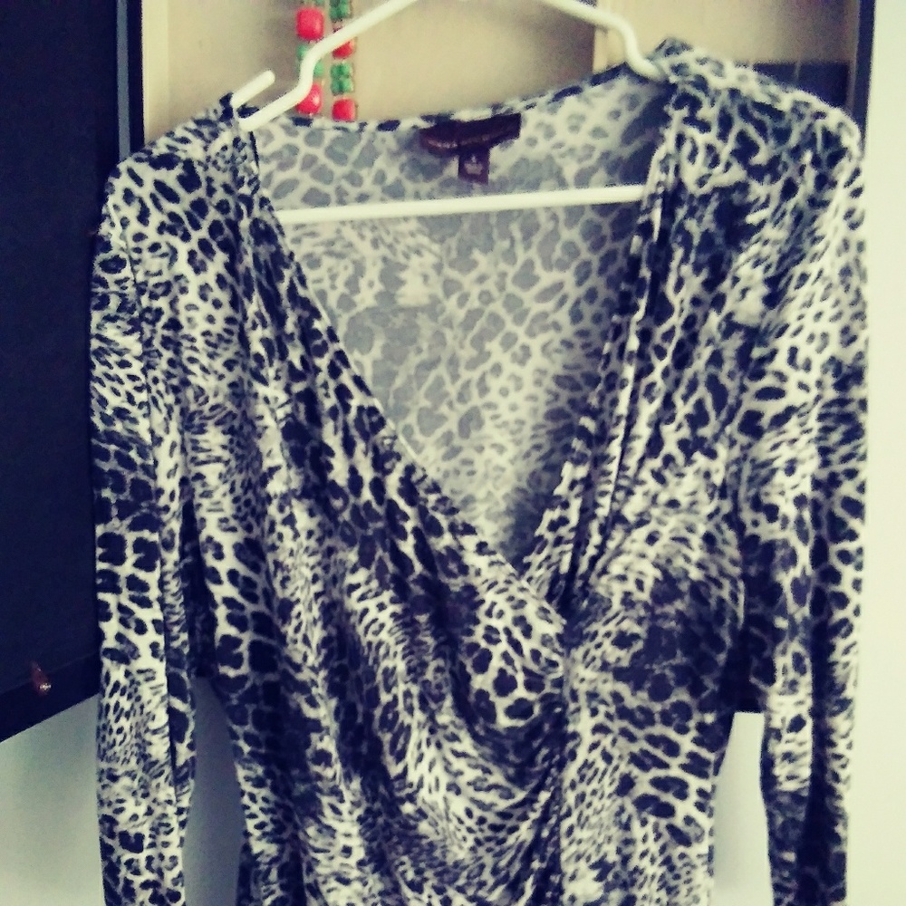 Dana buchman v-neck faux wrap knit top
